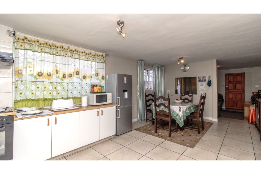 7 Bedroom Property for Sale in Loevenstein Western Cape